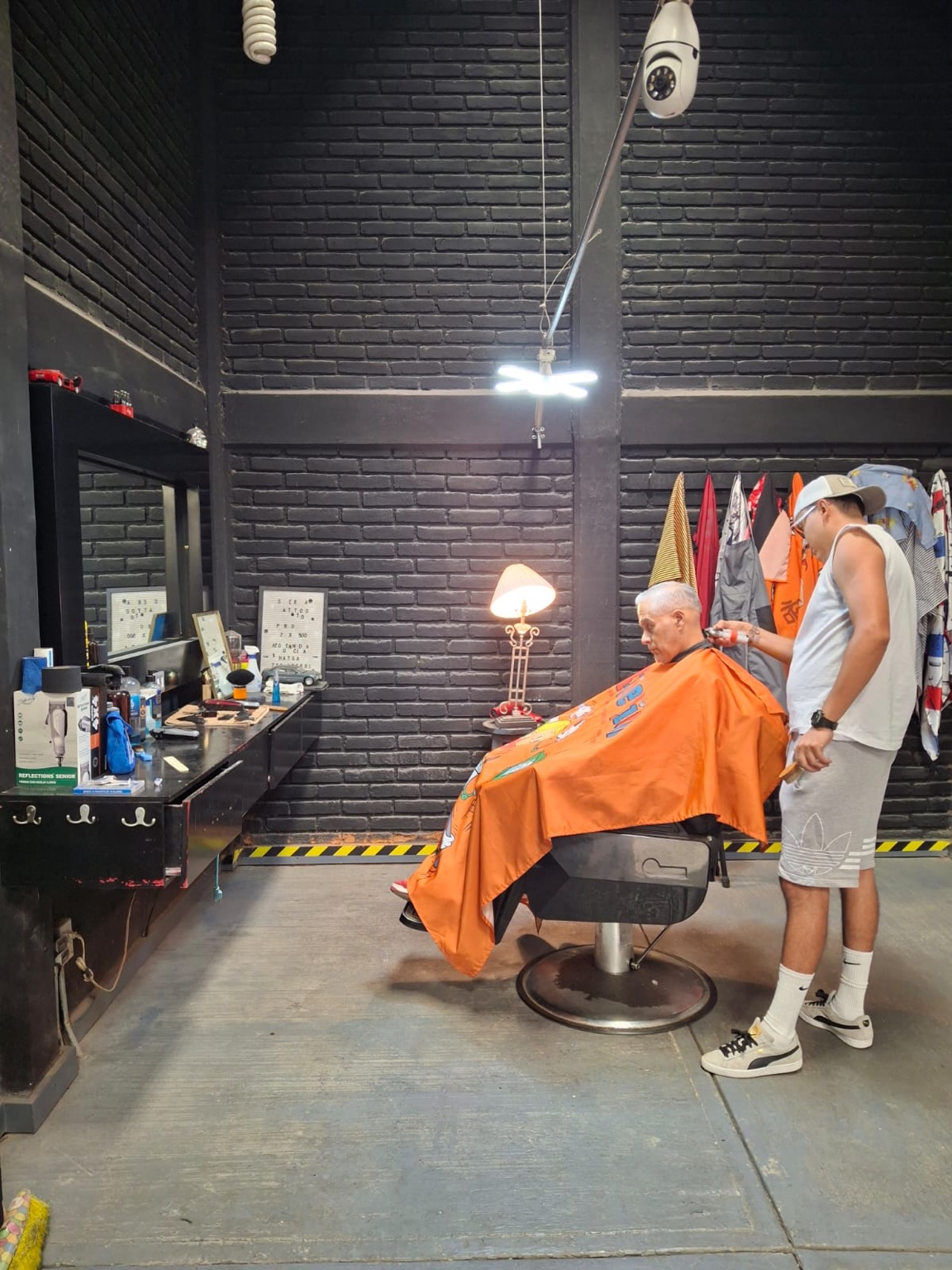 Interior de barbería en Mi Negocio Mens Barber